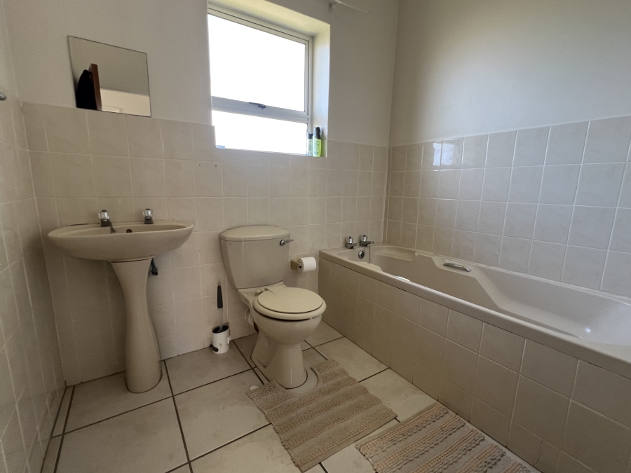4 Bedroom Property for Sale in Wavecrest Eastern Cape